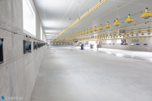 Kmetijski objekt z betonskim tlakom za redno mokro čiščenje